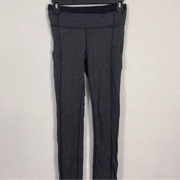 Lululemon Grey and Black Herringbone Leggings with Pockets - Picture 3 of 9